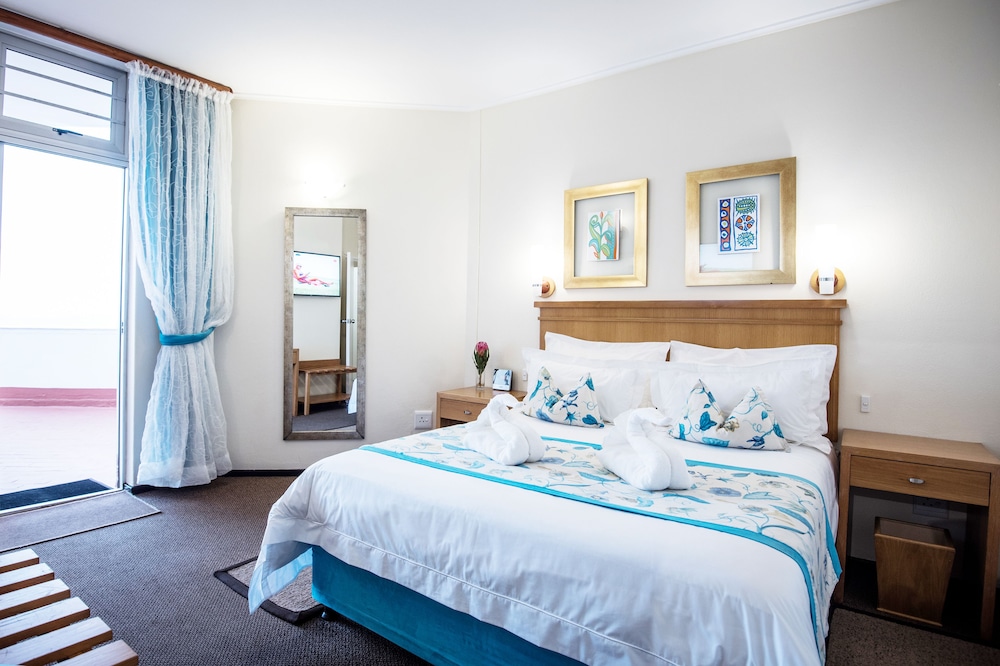2 Bedrooms, Apartment, Queen and Twin Beds