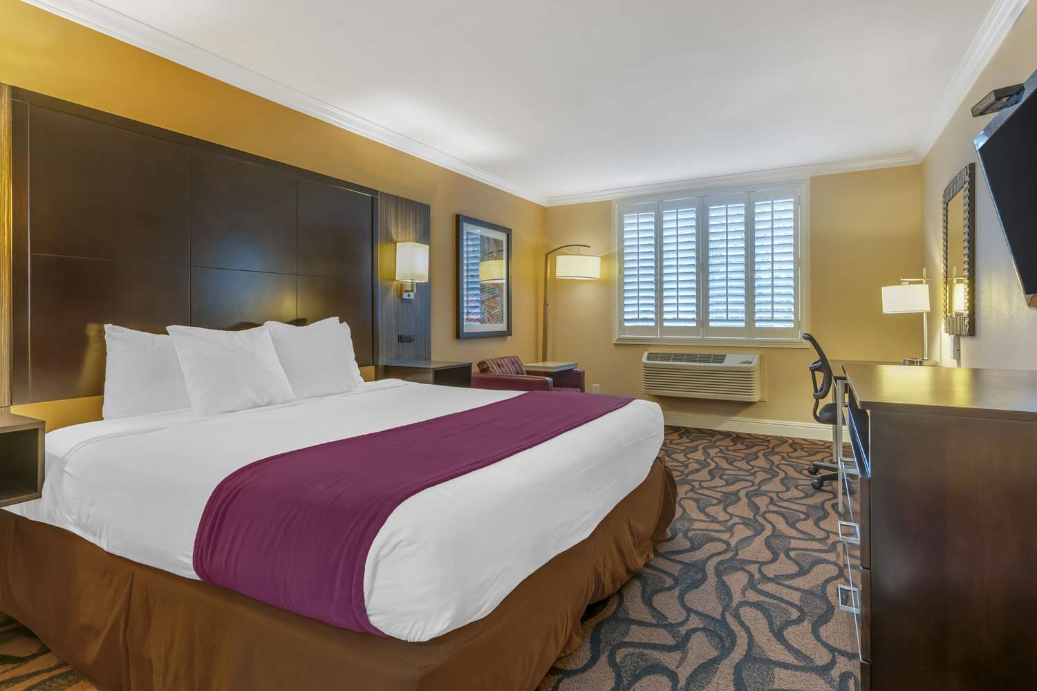 Best Western Plus Airport Plaza 15/36