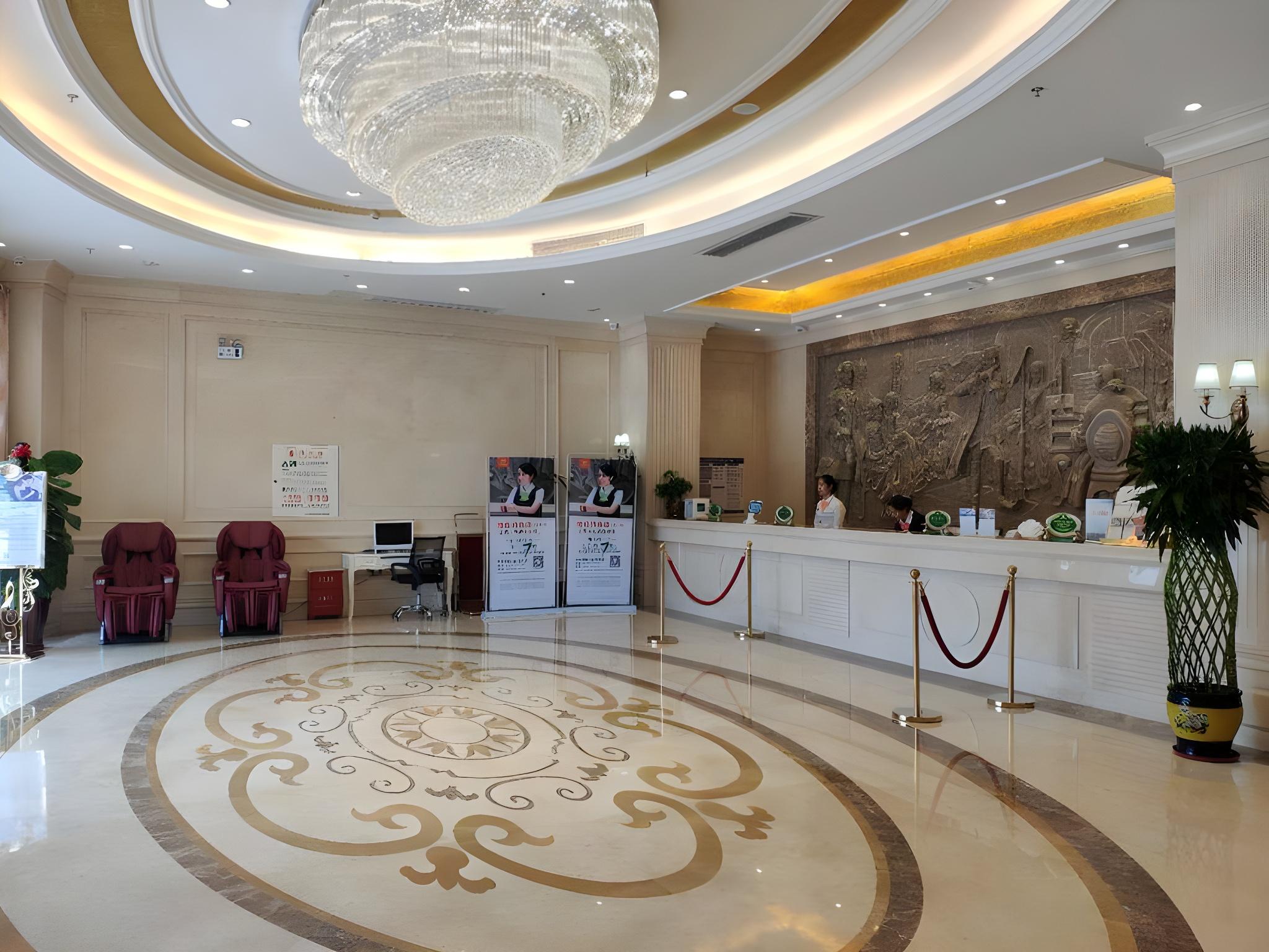 Vienna Hotel (Lingshui Center) 12/47