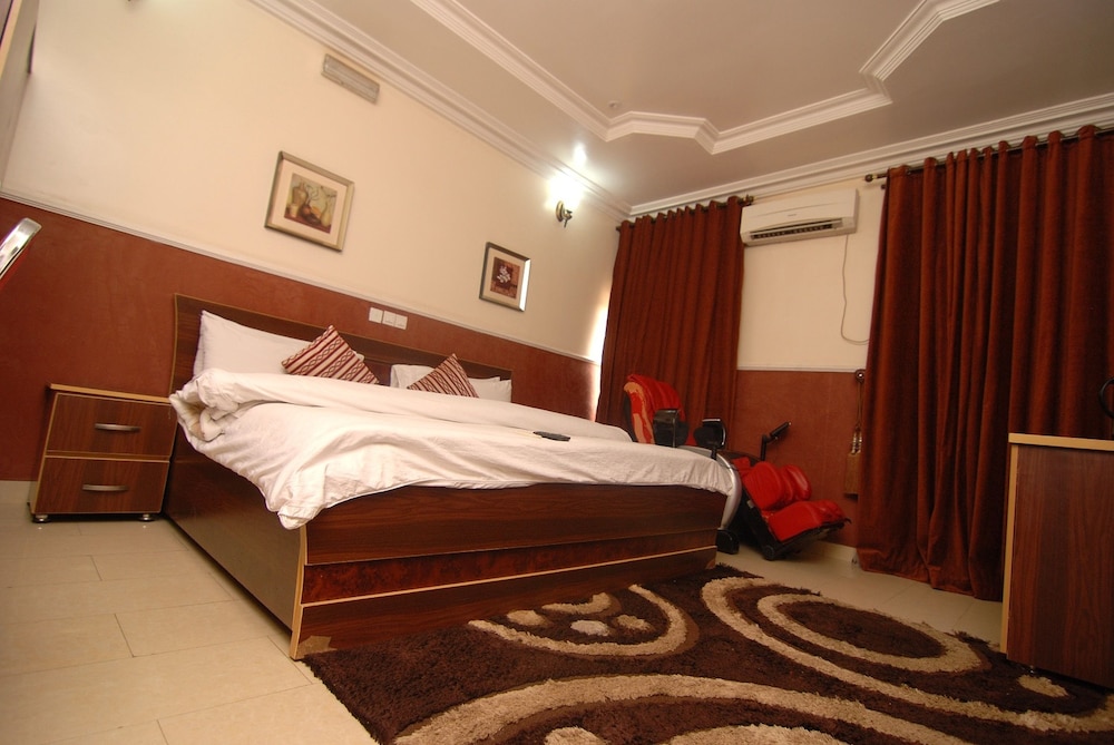 Falak Grand Hotel 5/45