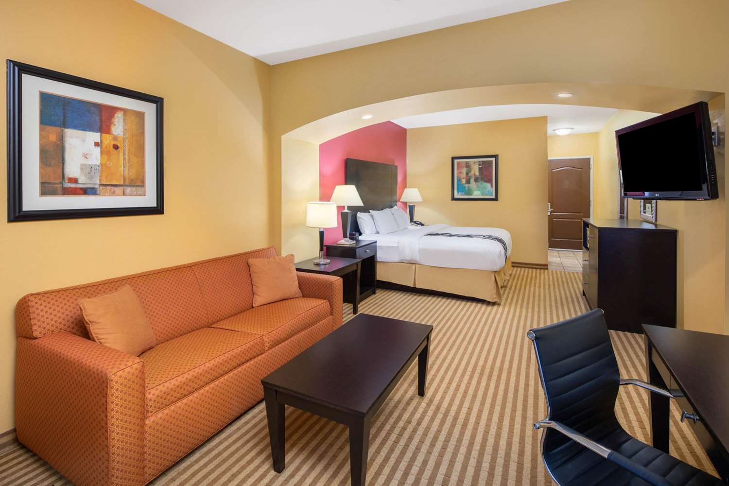 La Quinta Inn and Suites by Wyndham Atlanta Union City 24/33