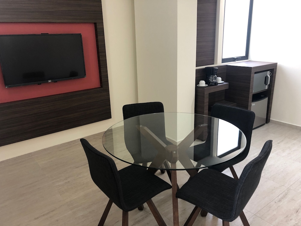 Mc Suites Reforma 13/18