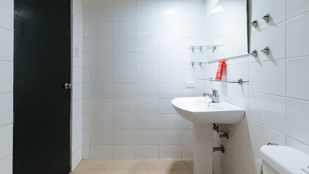 RedDoorz Kassel Residences Paranaque 18/19