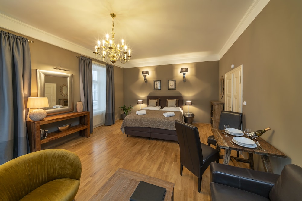 Old Town Aparthotel Michalska 50/75
