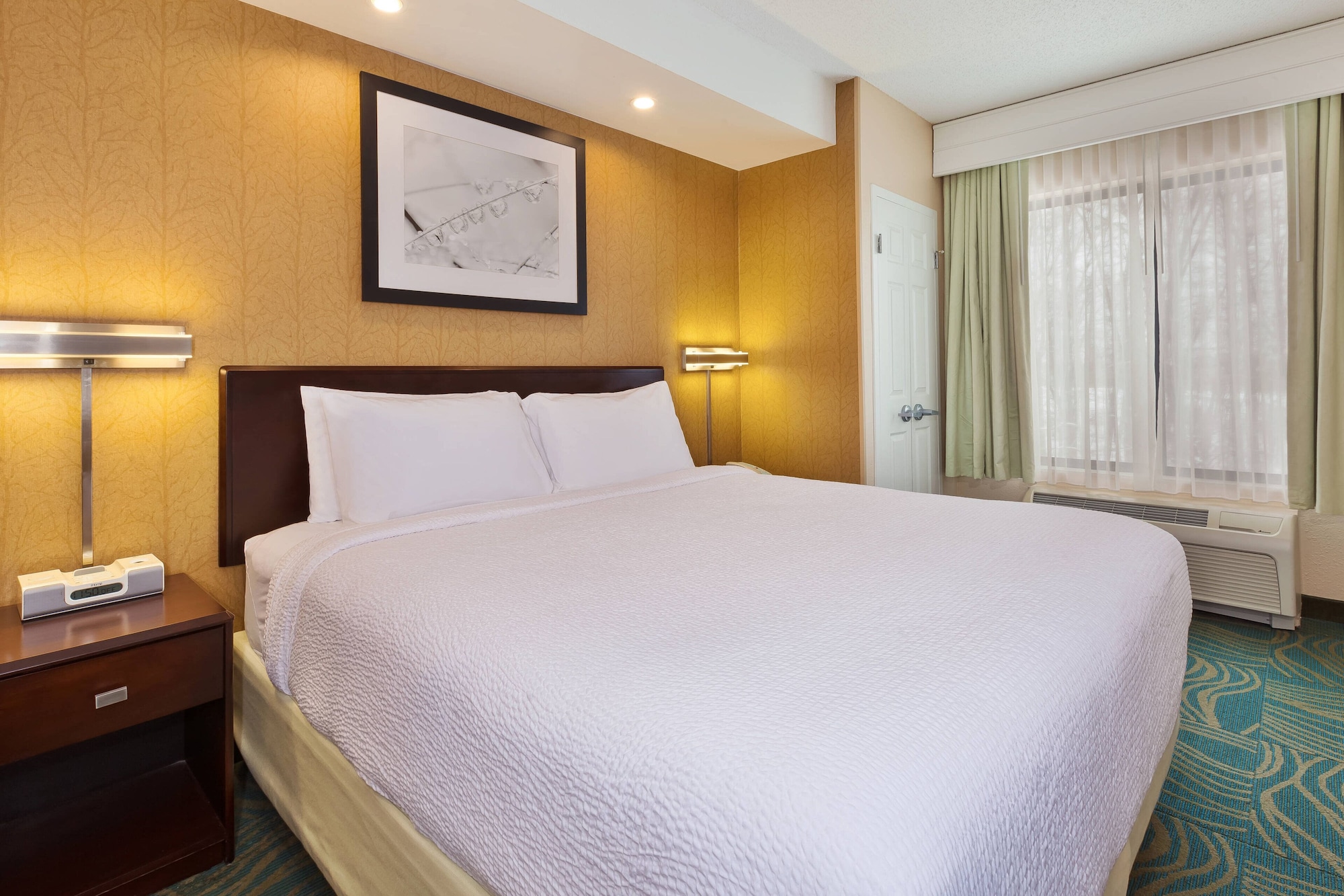 SUITE, KING BED
