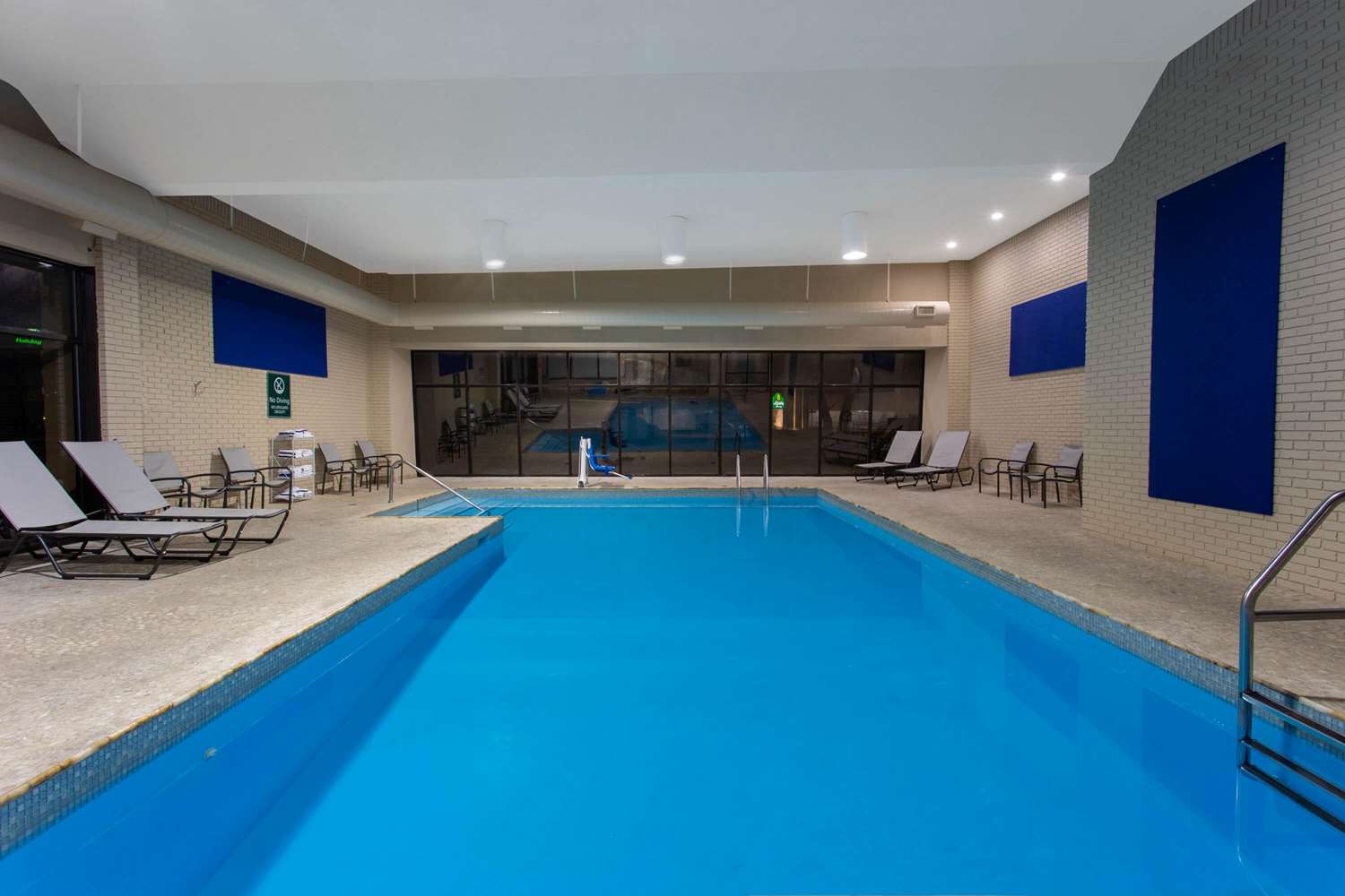 La Quinta Inn & Suites by Wyndham Effingham 13/23