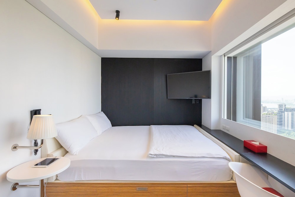 Deluxe, King Bed, River View