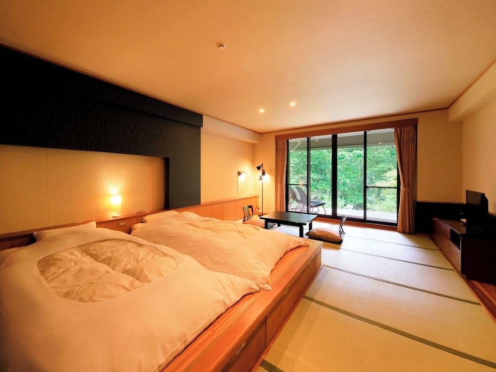 JAPANESE WESTERN, SUPERIOR, OUTDOOR BATH