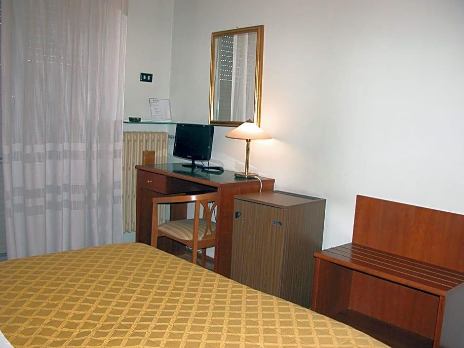 Hotel Calabresi 13/48