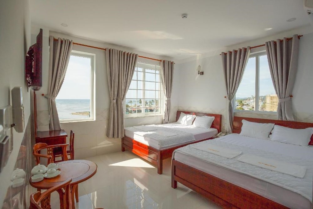 ROOM, QUADRUPLE