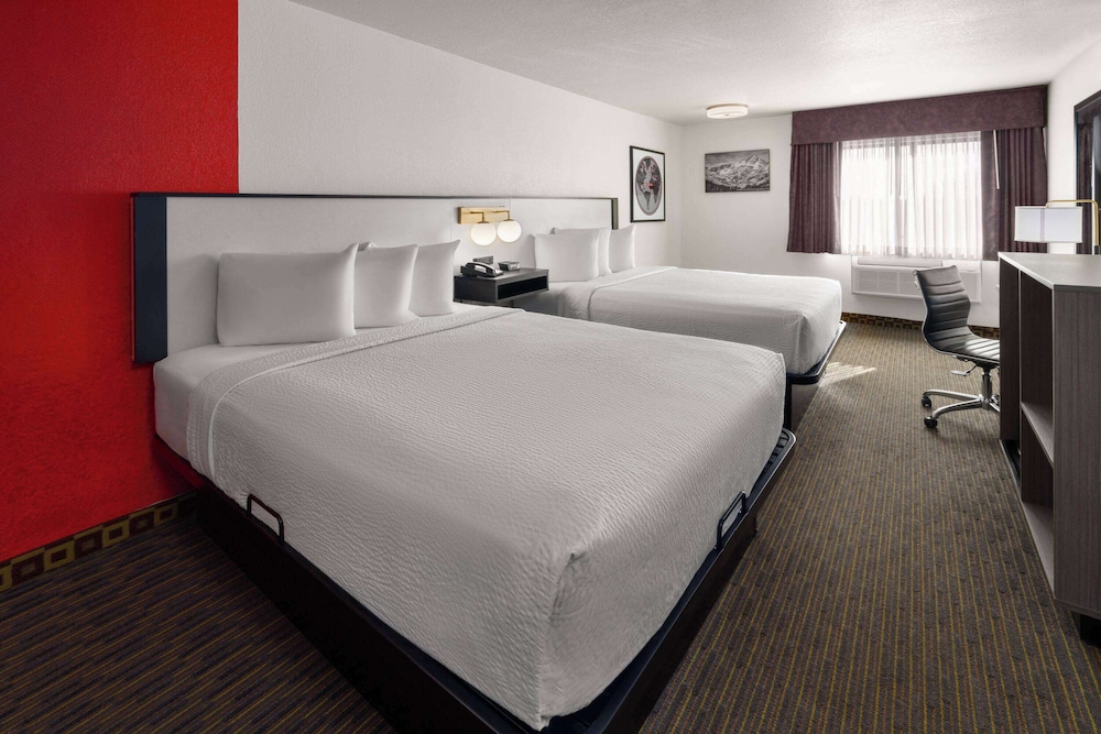 SYLO Hotel Denver Airport, a Ramada by Wyndham 12/57