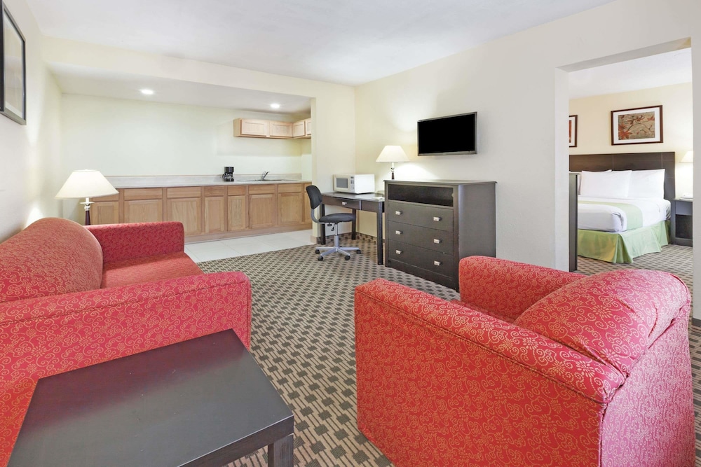 SureStay by Best Western Irving Grapevine DFW North 18/21