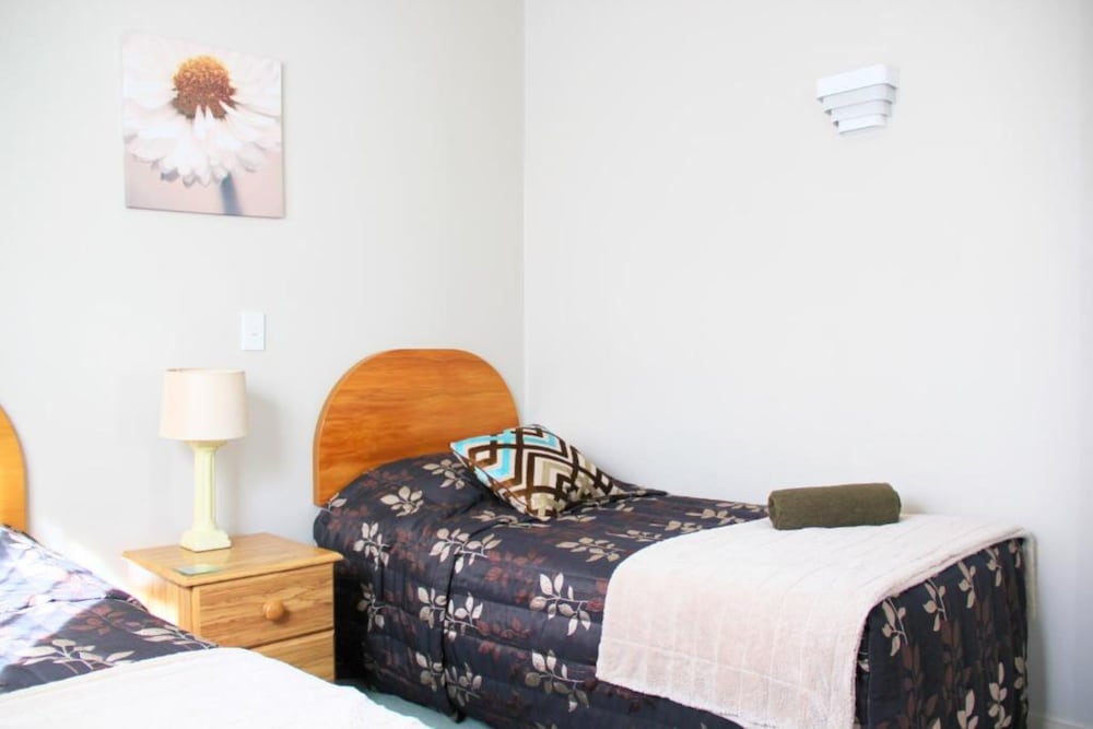 Bush Inn Court Motel 18/39