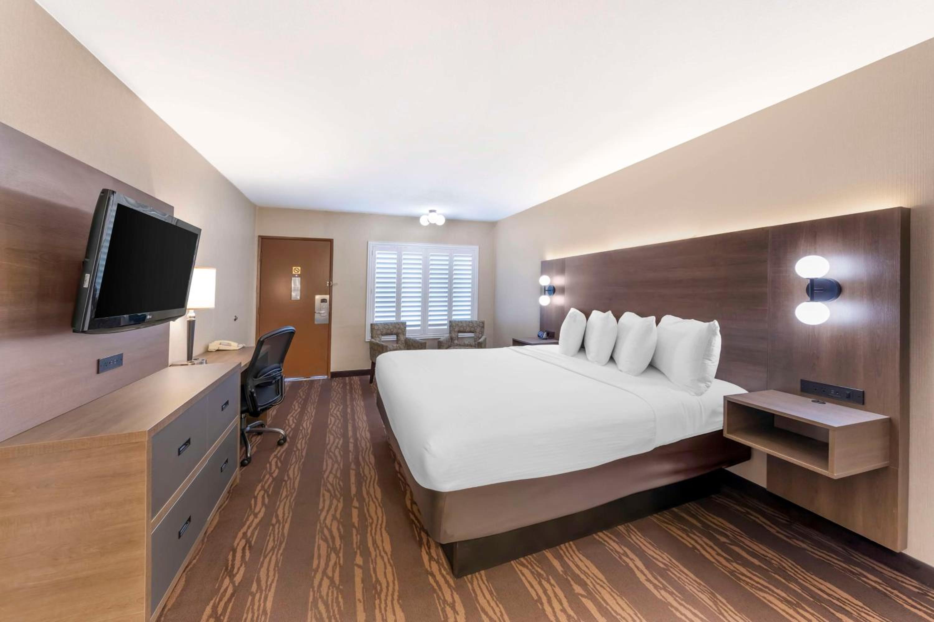 Room at Best Western Plus Stovall's Inn, ANAHEIM - CA