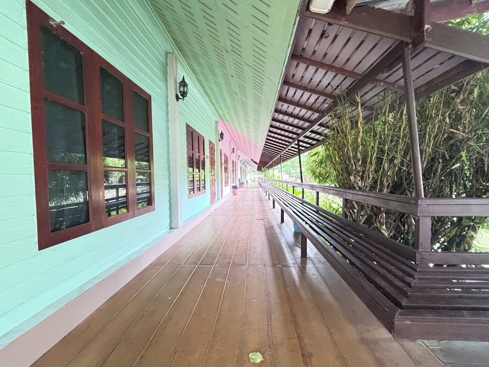 Aioun At Amphawa 5/50