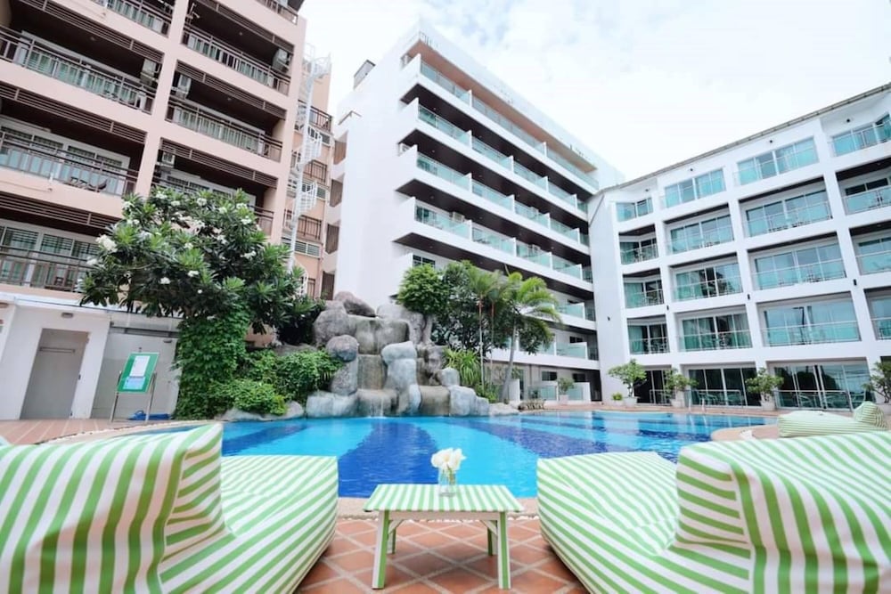 Dragon Beach Resort 53/55