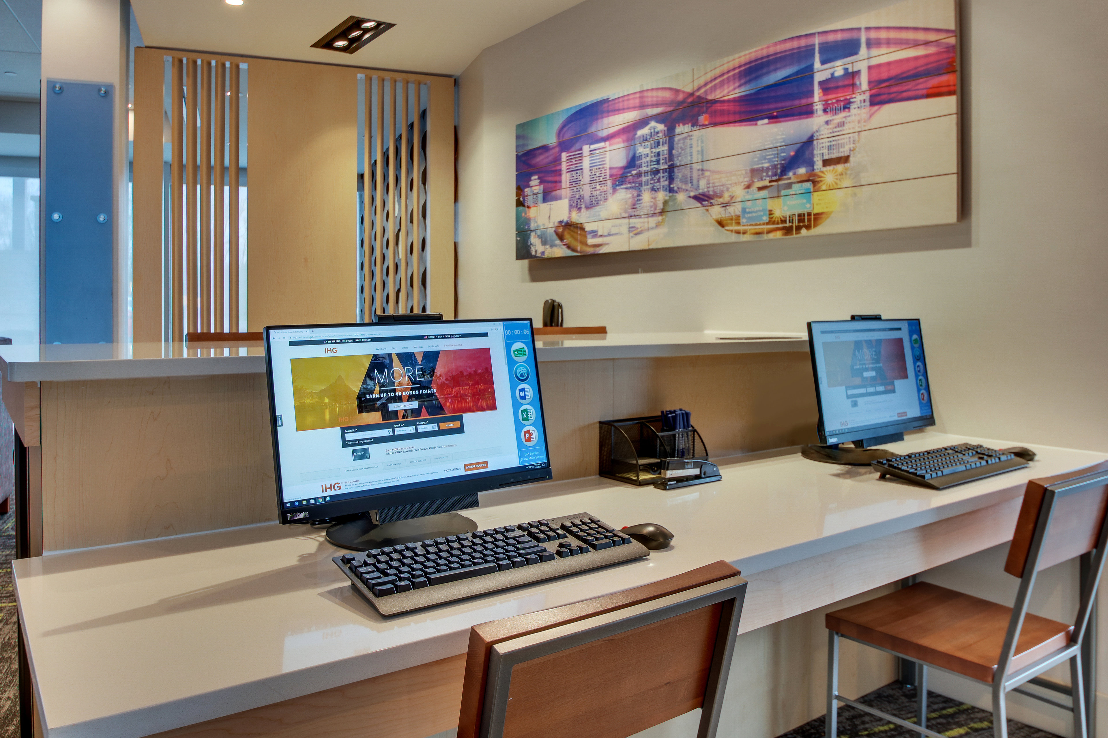 Holiday Inn Express & Suites Nashville Metrocenter Downtown 57/64