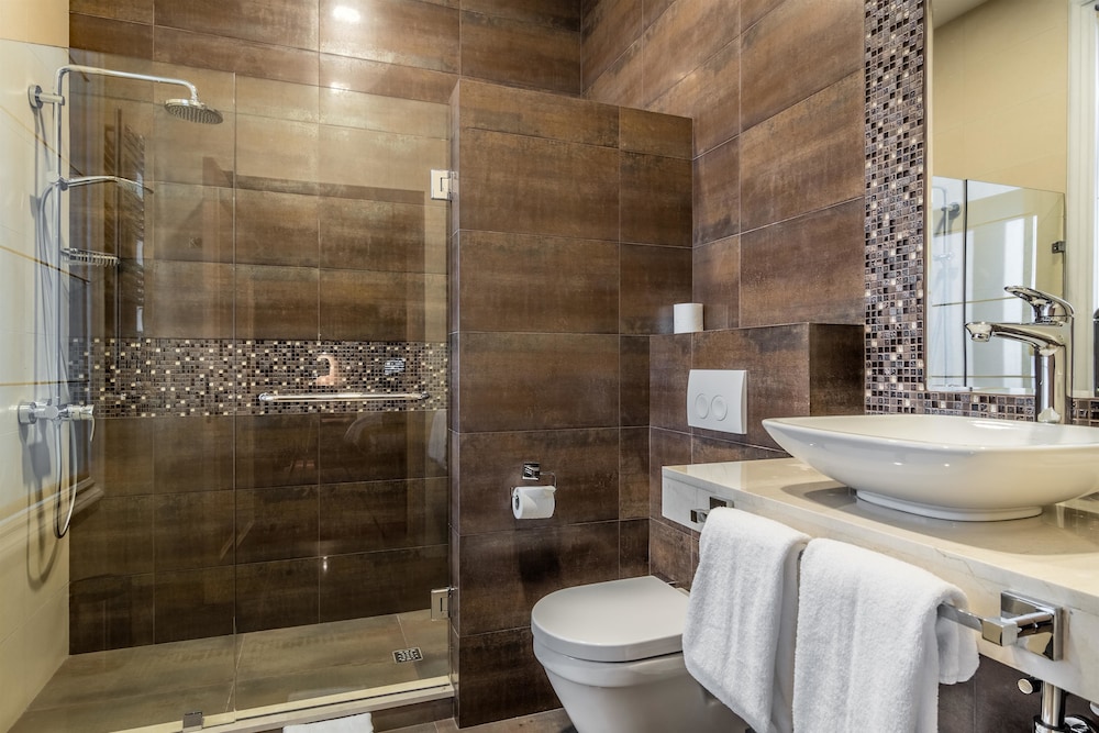 Golden Tulip Borjomi 27/73