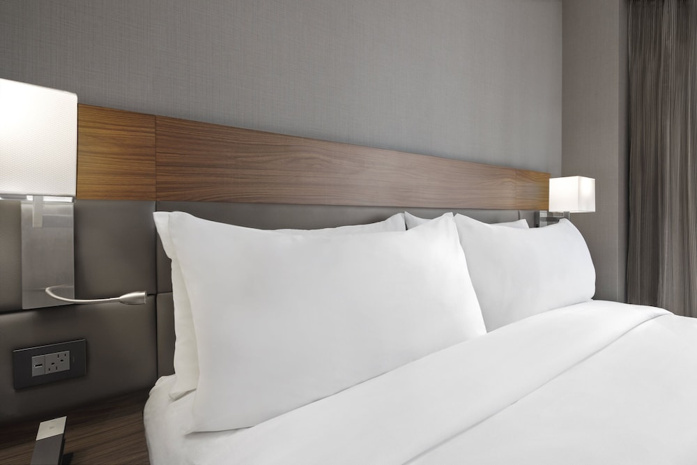 AC Hotel by Marriott Lansing University Area 18/49