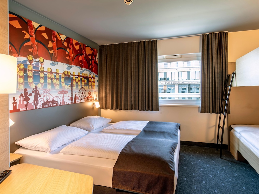 ROOM, QUADRUPLE, 1 QUEEN AND 1 BUNK BED