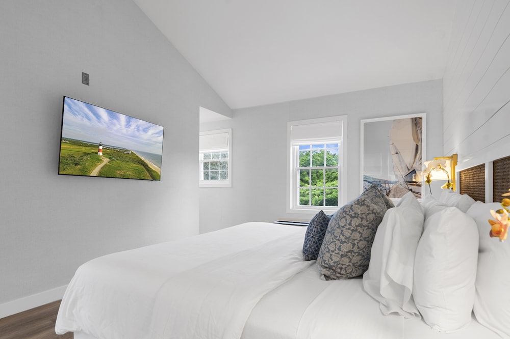 Nantucket Inn 24/55