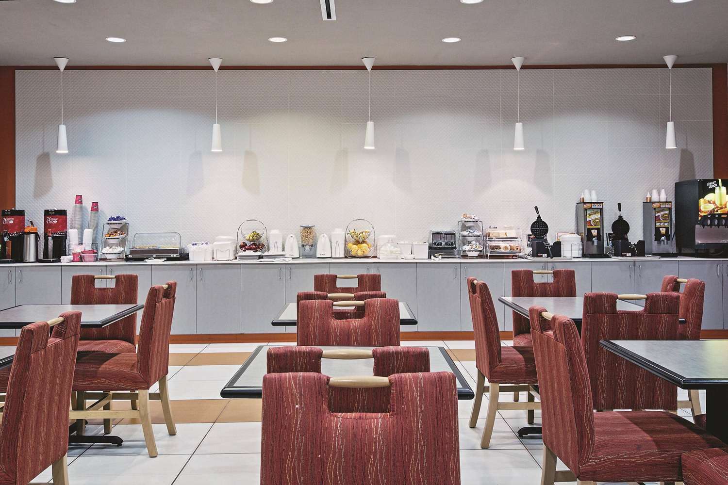 La Quinta Inn & Suites by Wyndham Harrisburg-Hershey 34/51