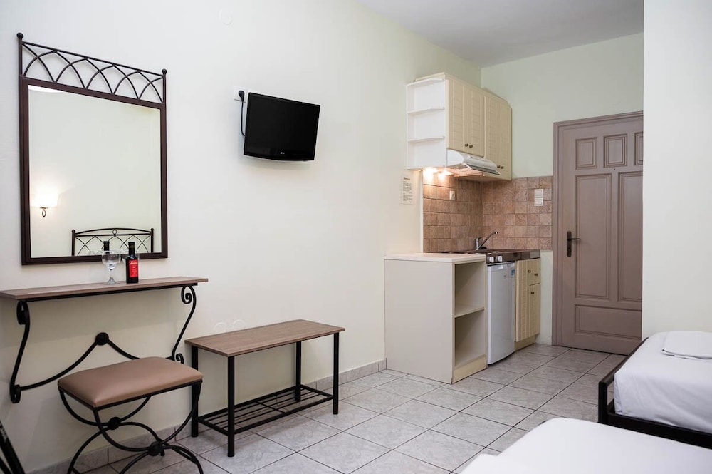 Konstantinos Hotel 37/55