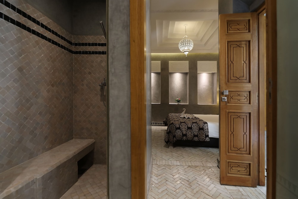 Riad L Etoile D Orient 7/75