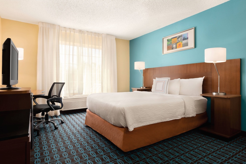 Fairfield Inn Suites Houston the Woodlands 8/26