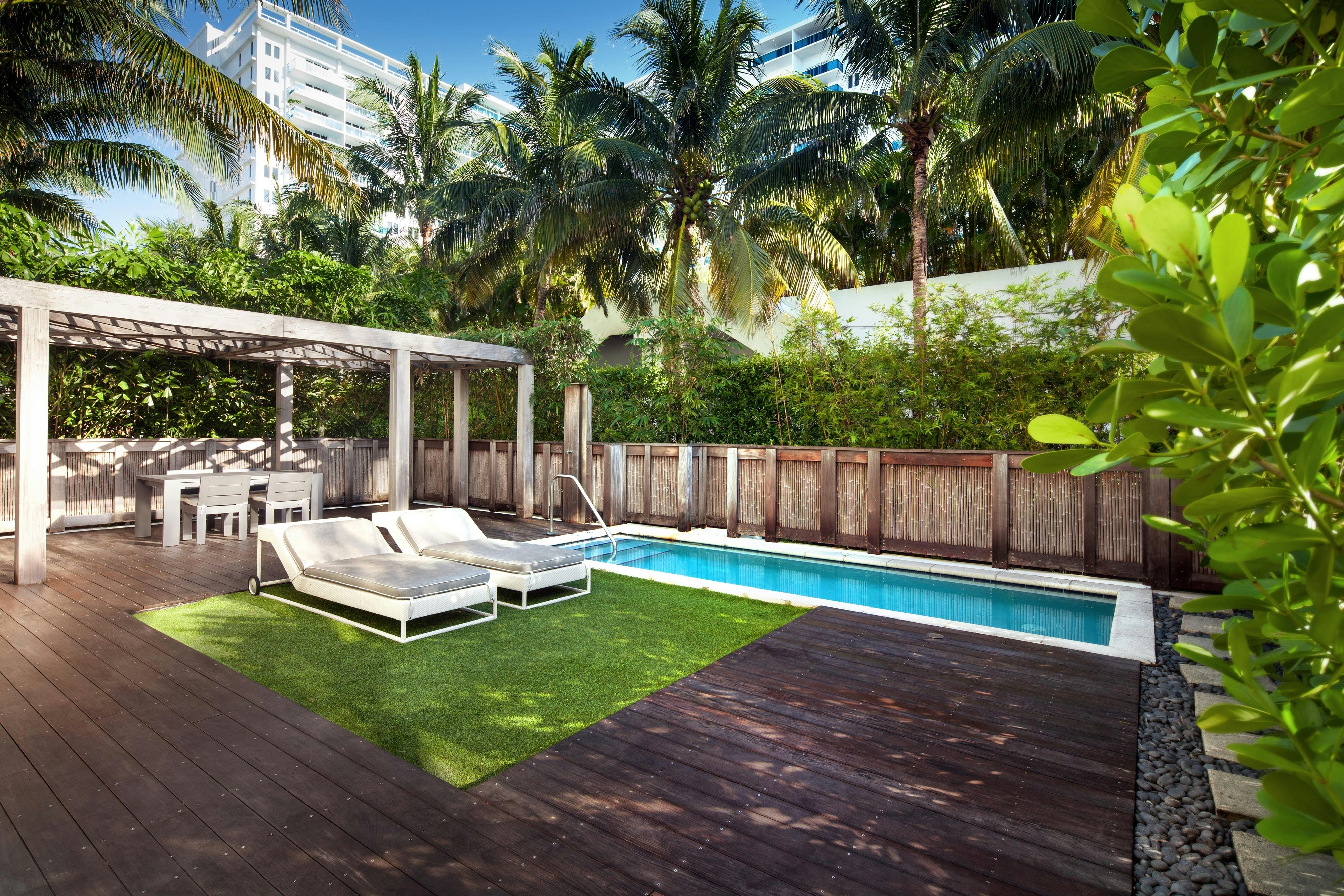 W South Beach Hotel 64/68