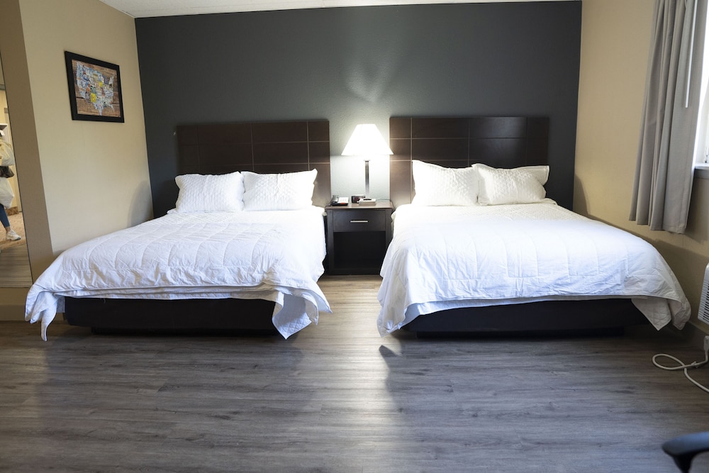 Basic, 2 Double Beds, Smoking