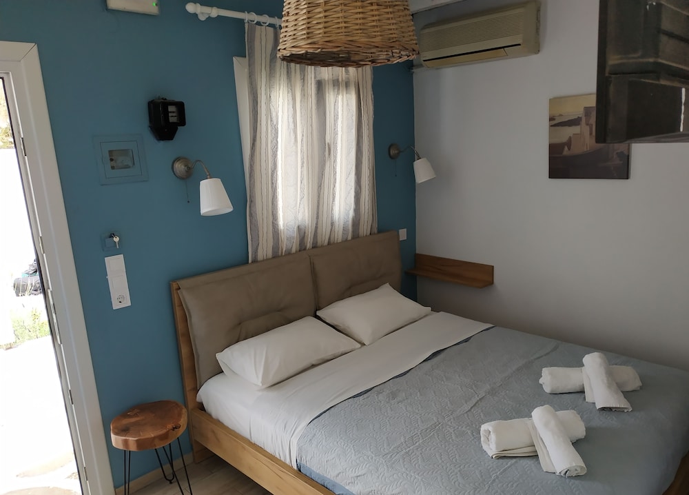 Nikos Rooms 14/50