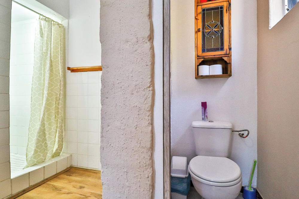 Sunbury Bed and Breakfast 32/36