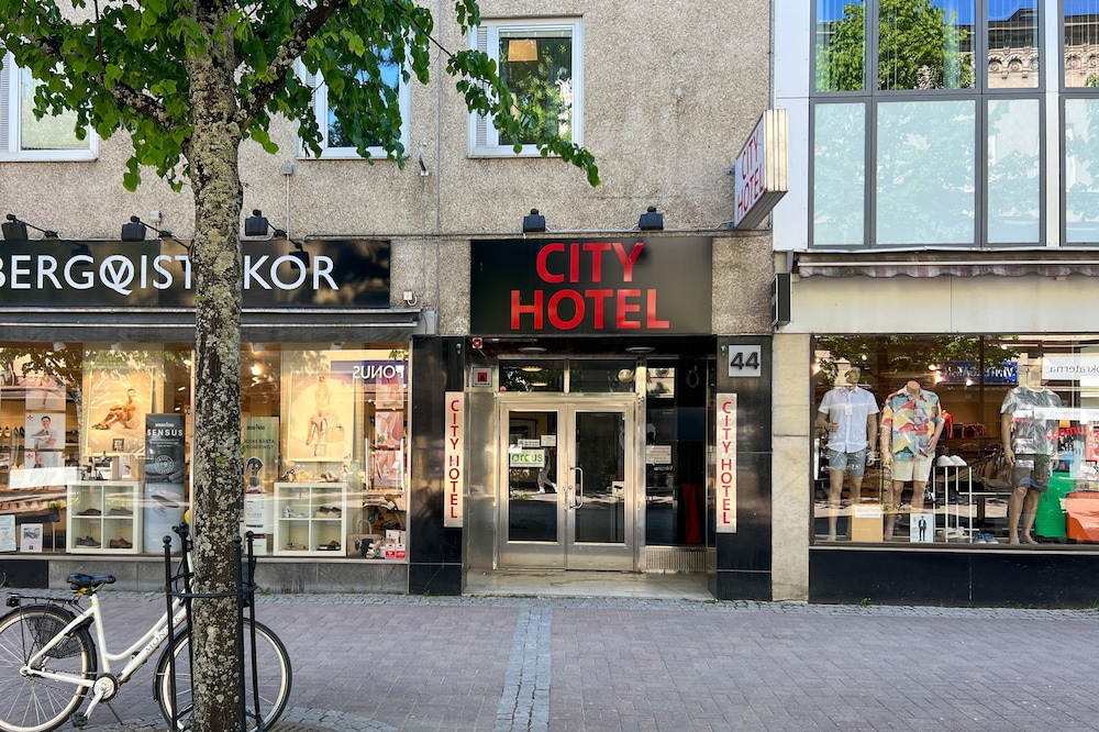 City Hotel 2/32