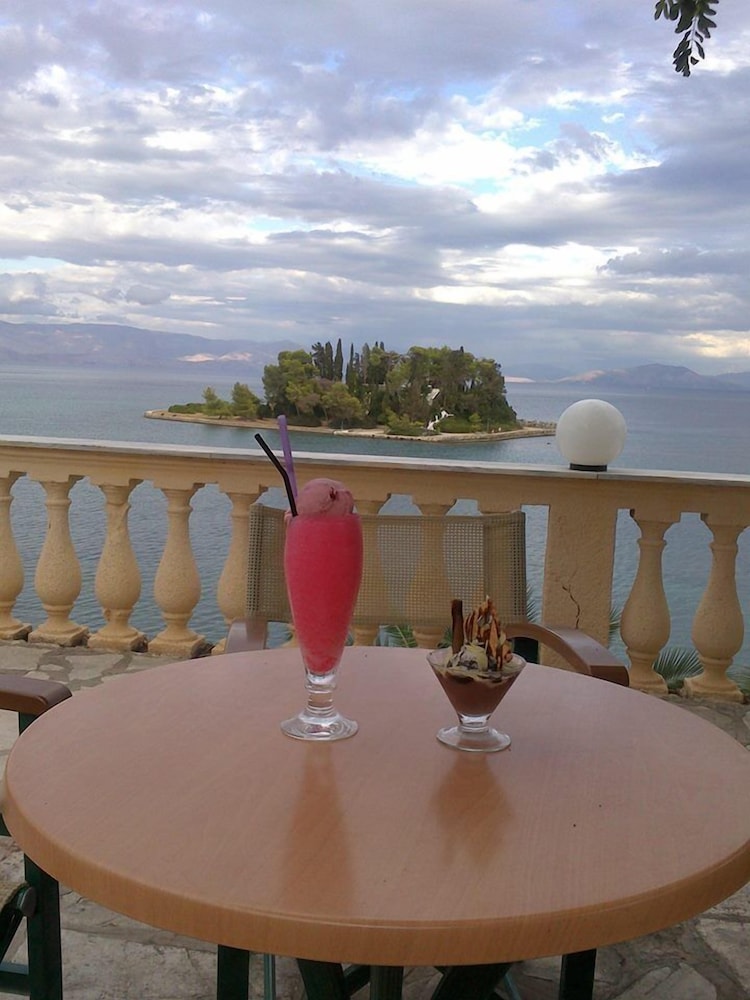 Aegli Hotel 48/64