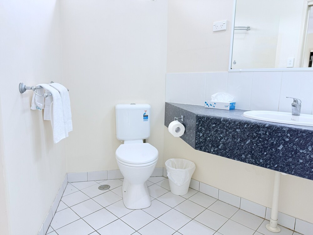 Emu Park Beach Resort 56/63