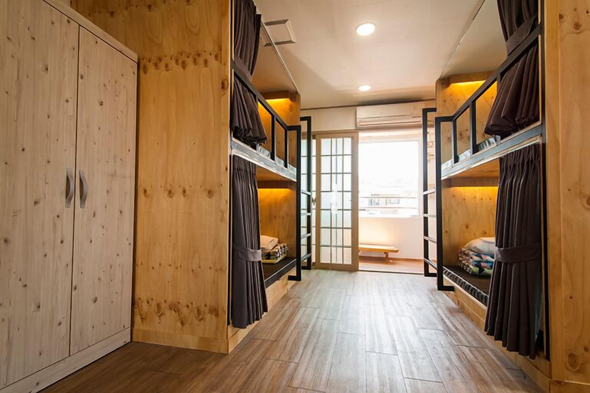 FEMALE DORM, FEMALE ONLY, BASIC
