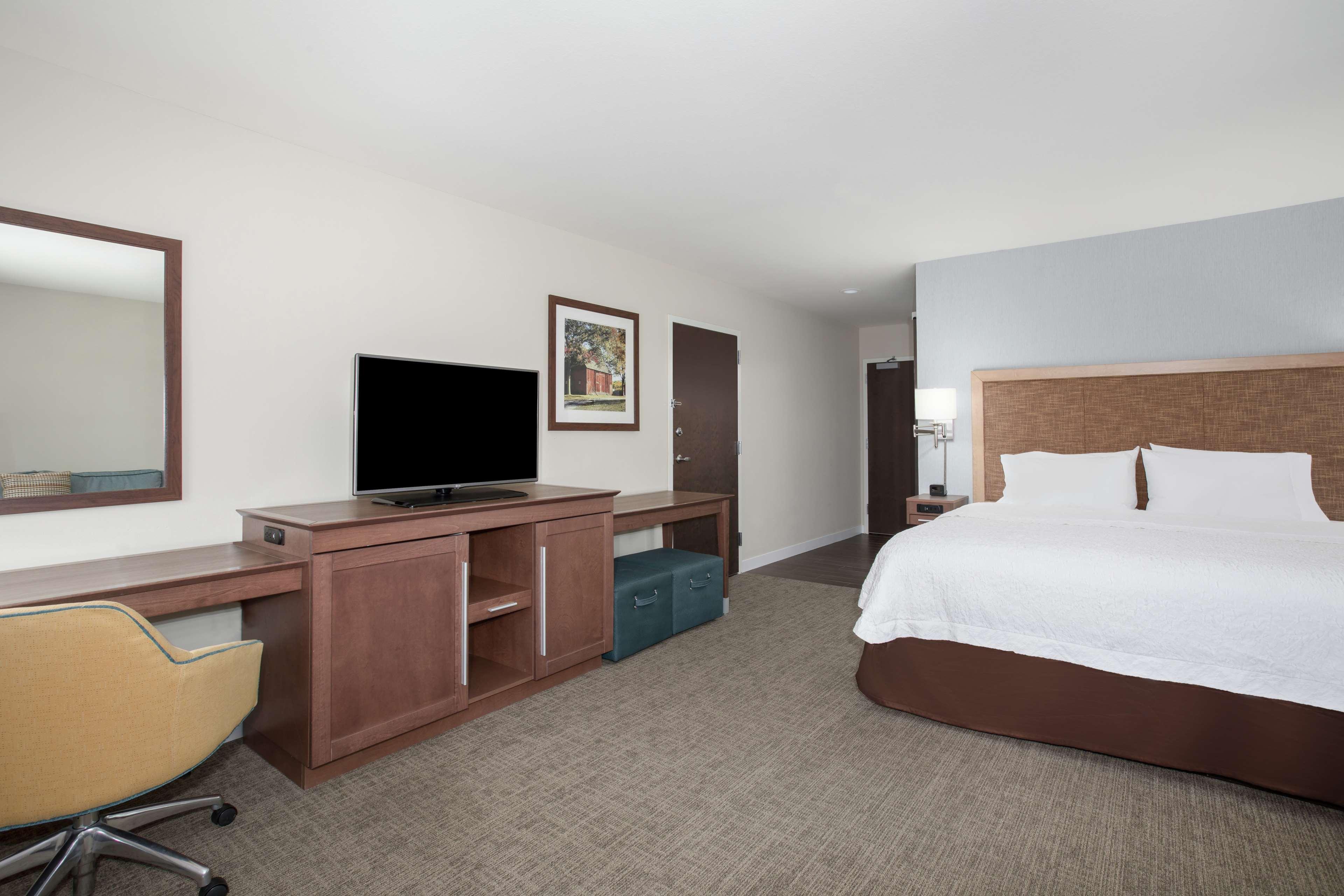 ROOM, KING BED, SOFA, ACCESSIBLE