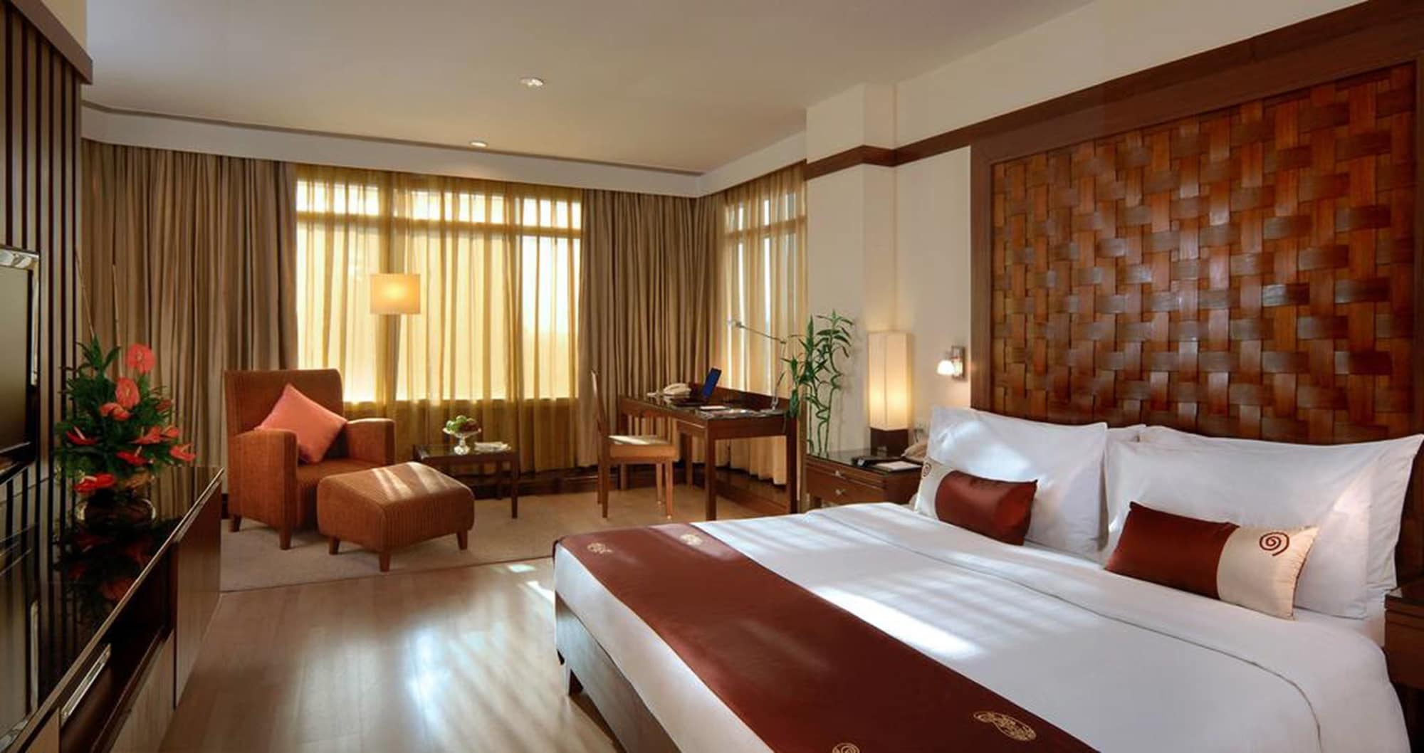 TOWER, SUITE, KING BED, CITY VIEW