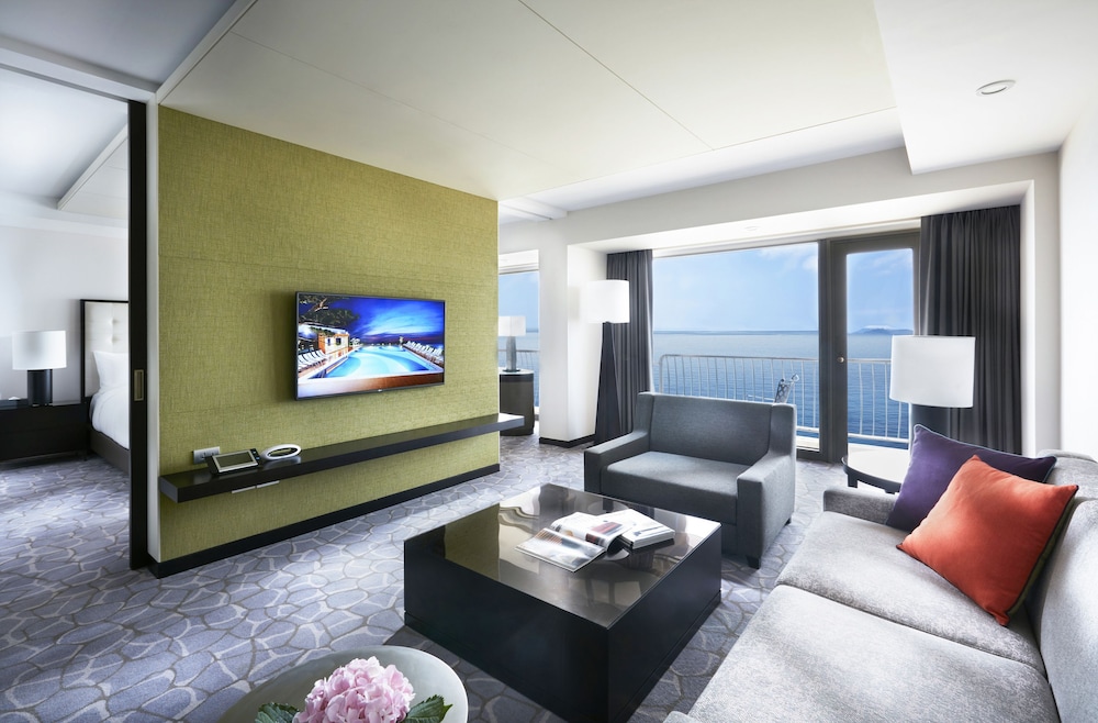 Paradise Hotel Busan 38/75