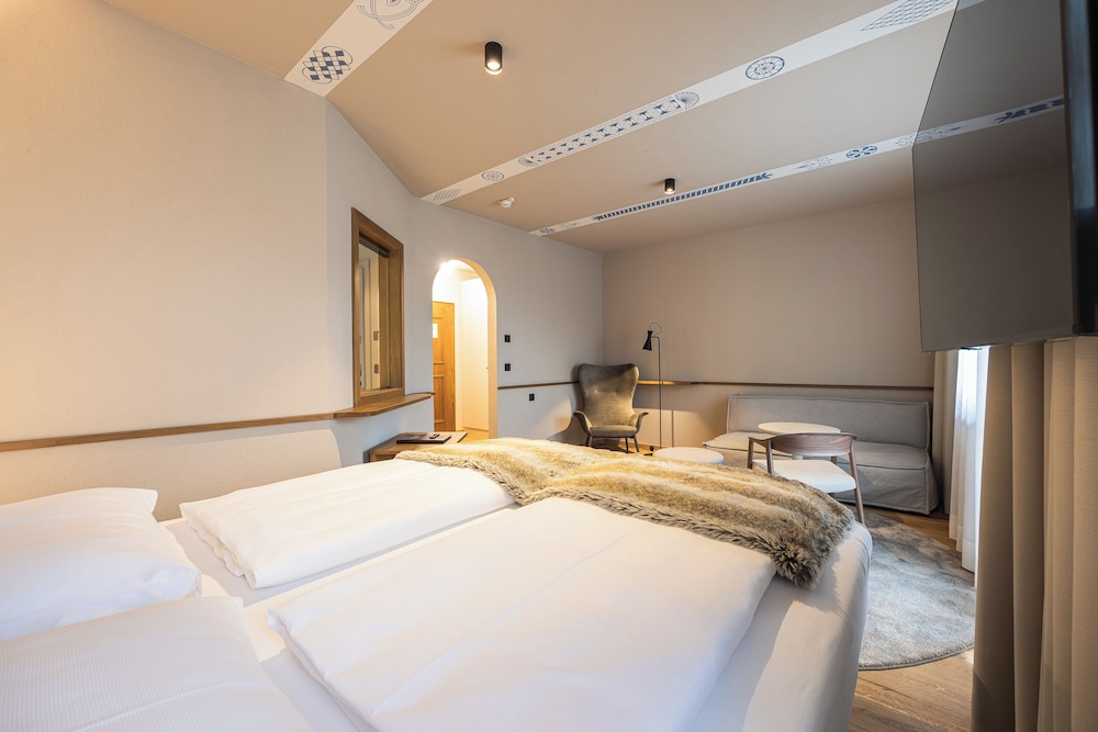 Neue Post Hotel 13/50