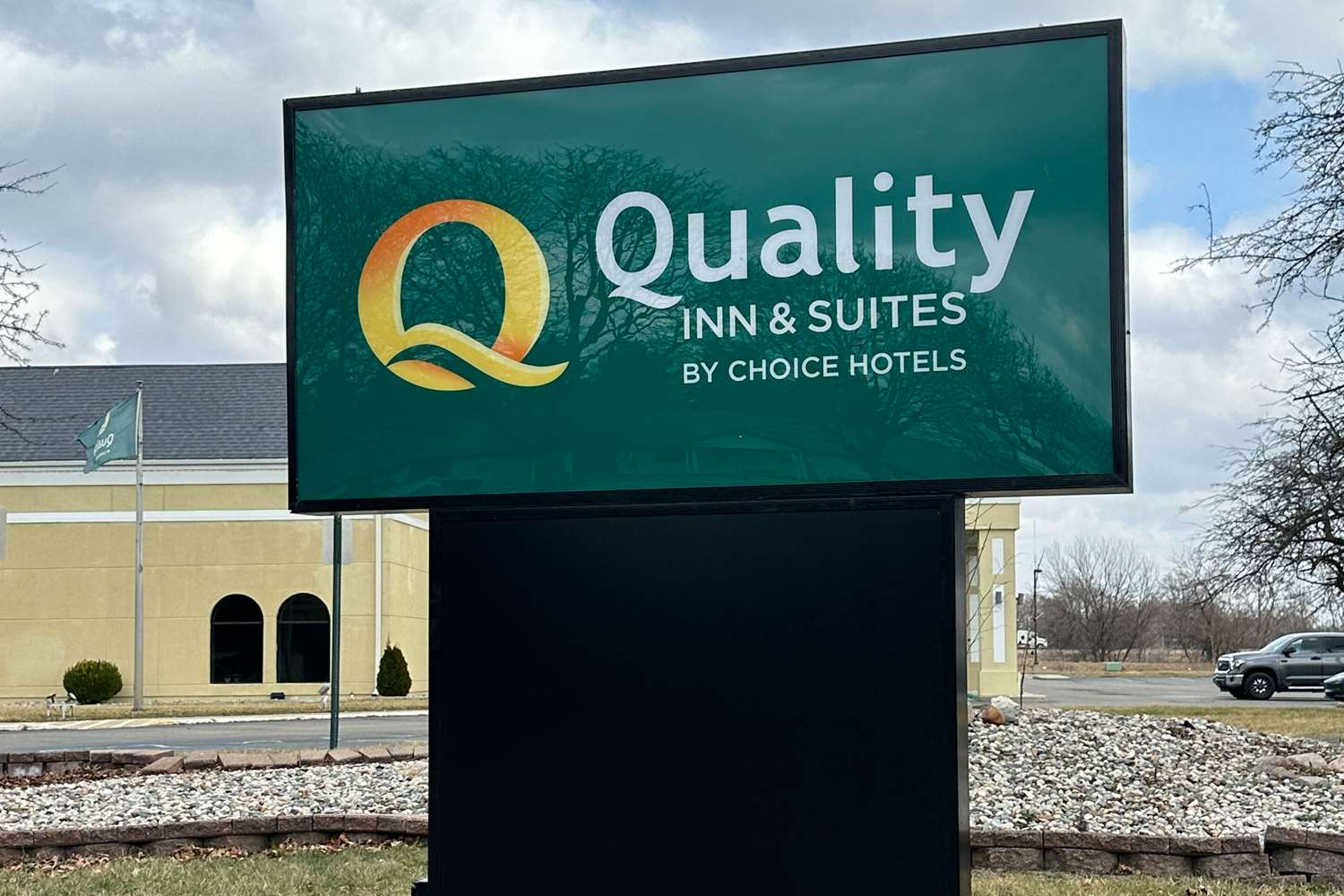 Q Lodge 1/11