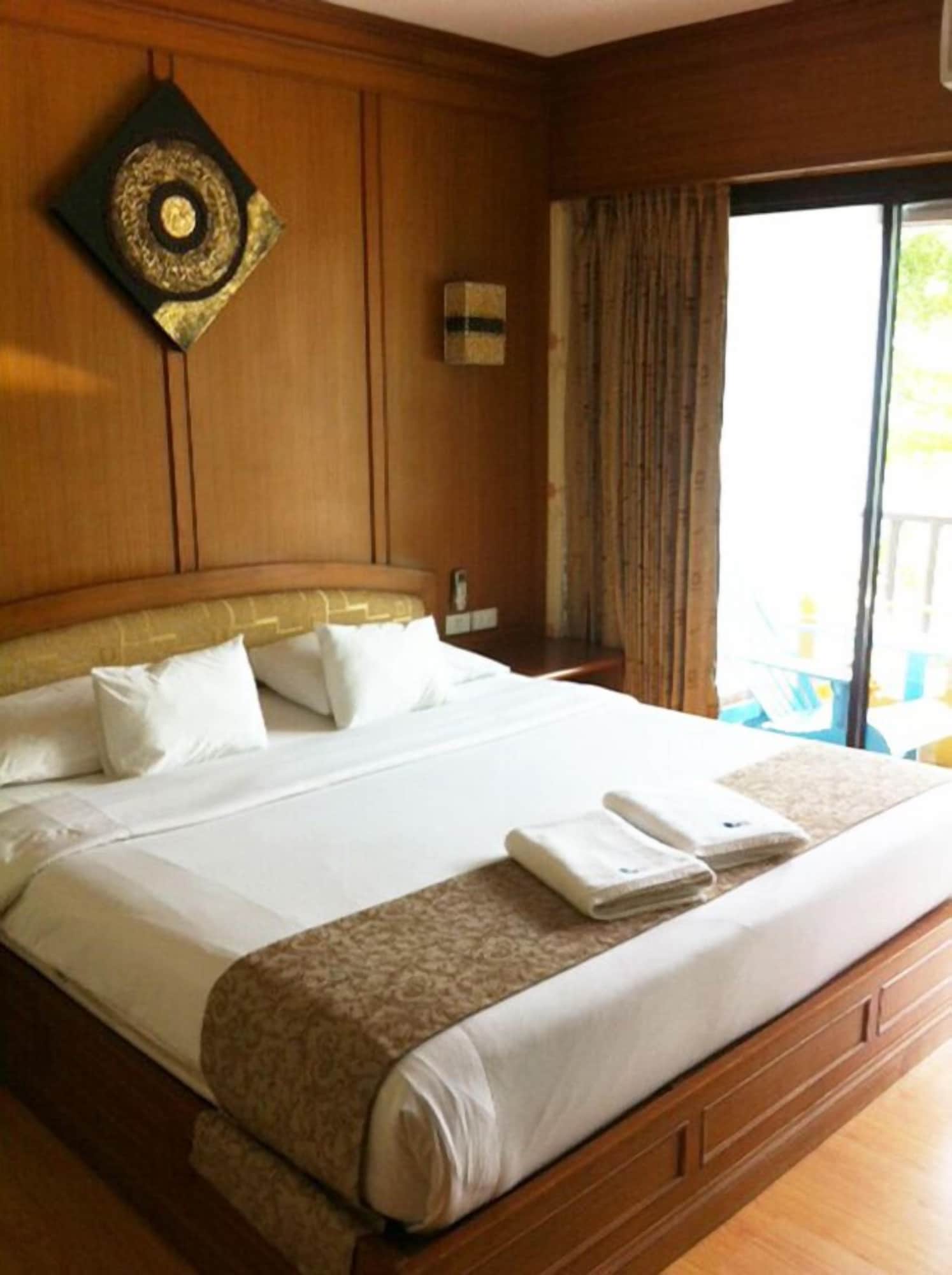 DELUXE, DOUBLE BED