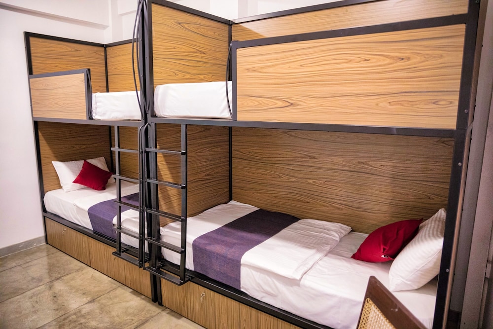 Female Dorm, Female Only, Standard