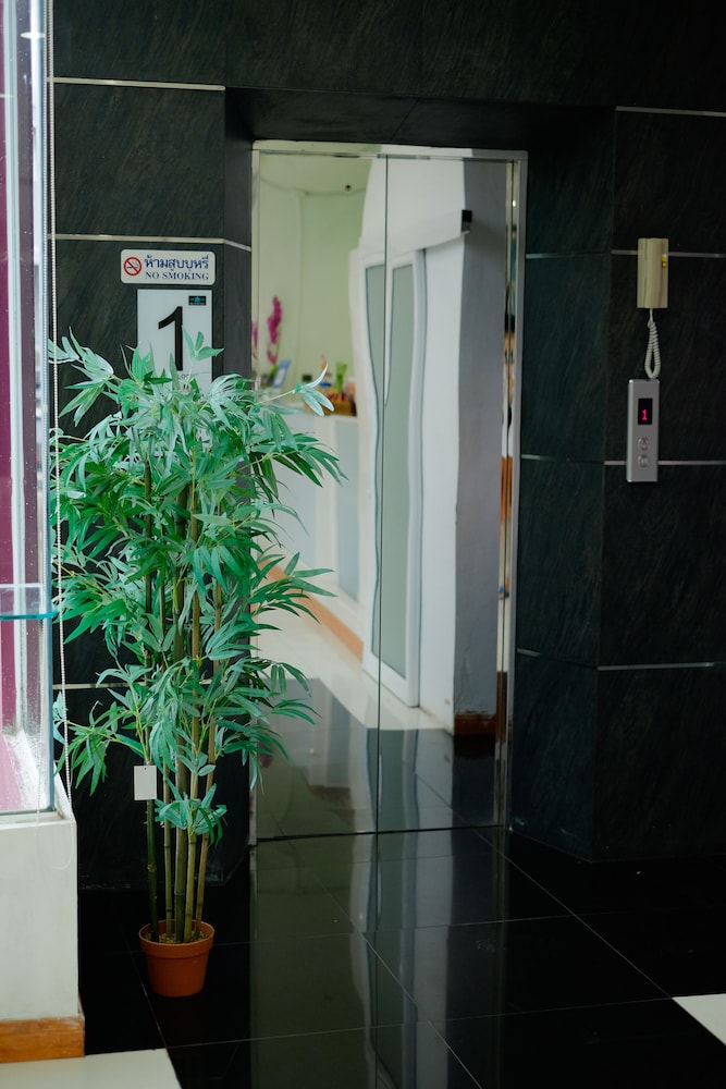 Blue Orchids Hotel 8/66