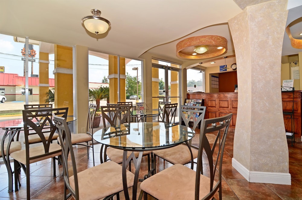 Americas Best Value Inn Alexandria 18/21