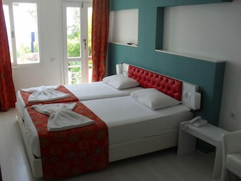 Lucky Monkey Hotel 10/50