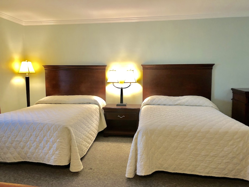 Hyland Motor Inn 12/63
