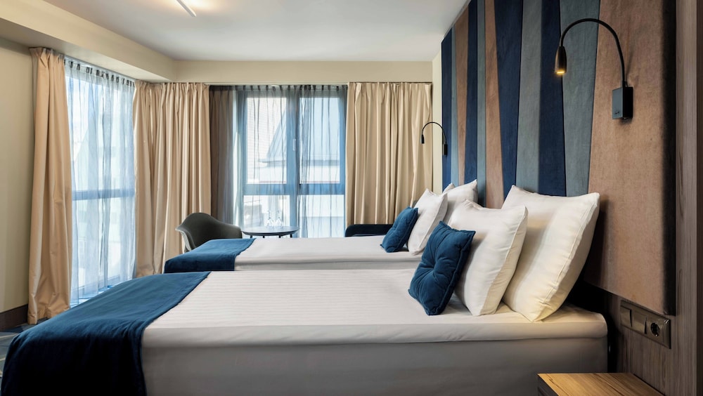 Standard, Twin Beds 3/9