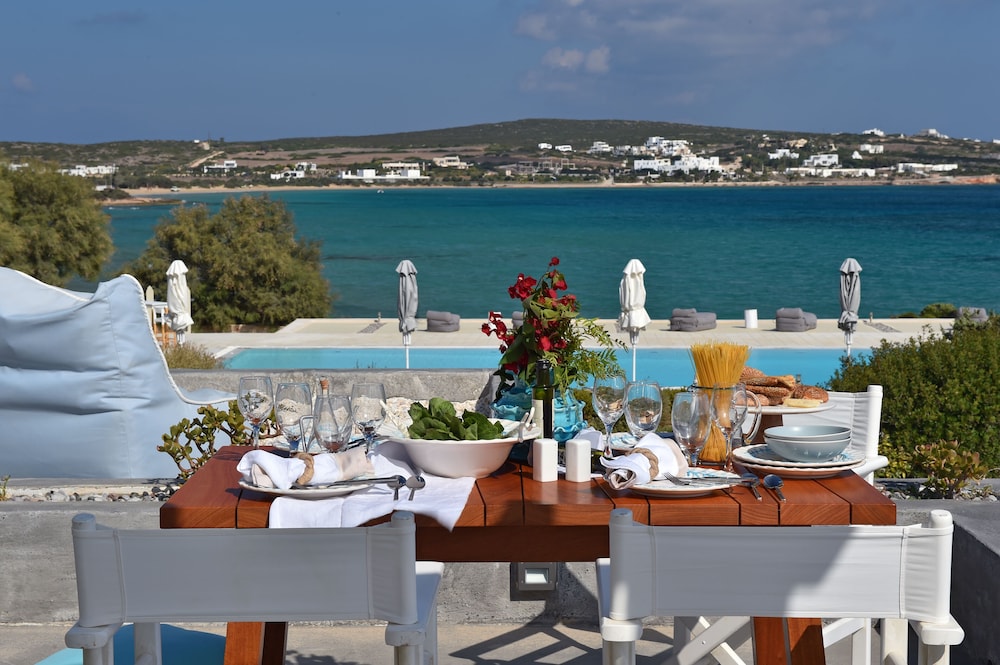 AMBASSADOR LUXURY VILLAS 35/50